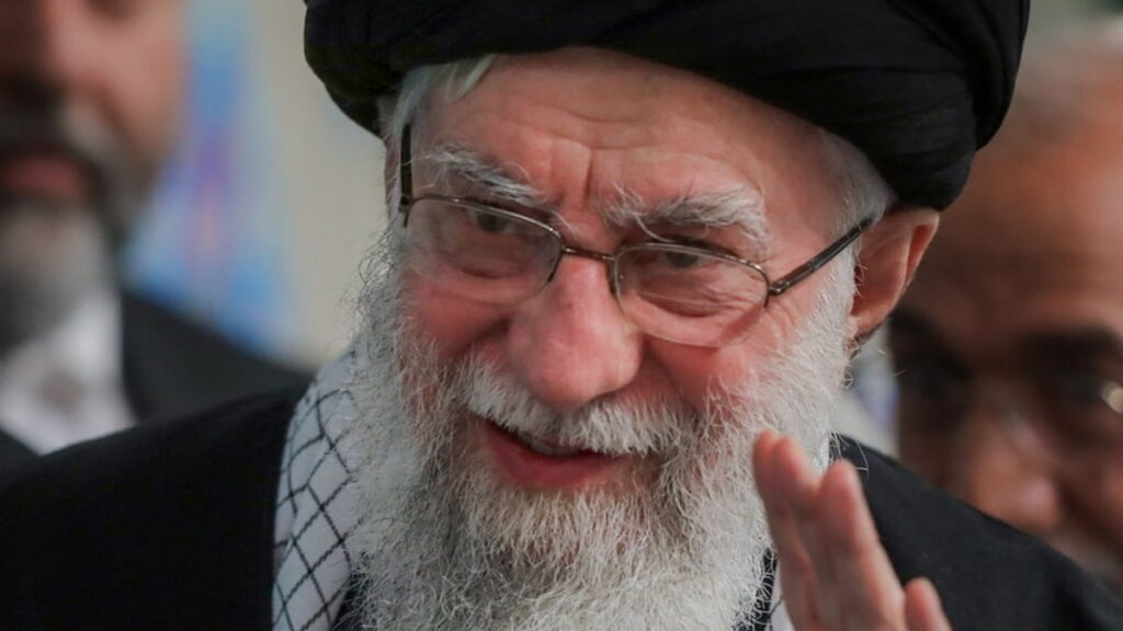 Historische Nacht im Iran: Tod von Ajatollah Chamenei bestätigt – Region in höchster Alarmbereitschaft