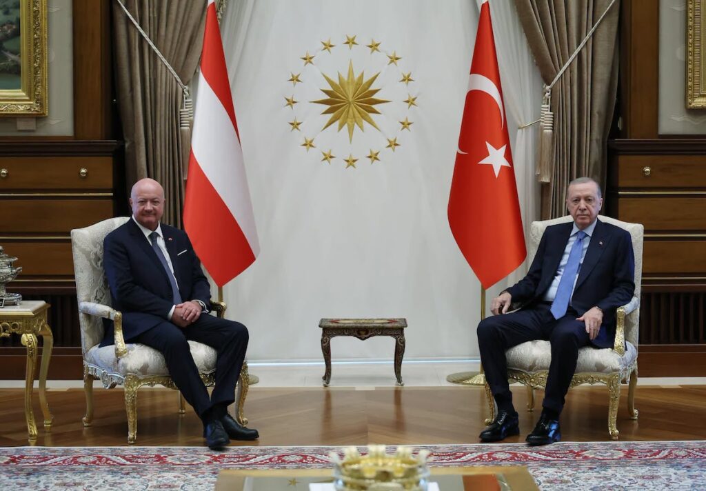 Präsident Erdoğan und Österreichs Bundeskanzler Stocker treffen sich: Handel, Migration und regionale Themen im Mittelpunkt